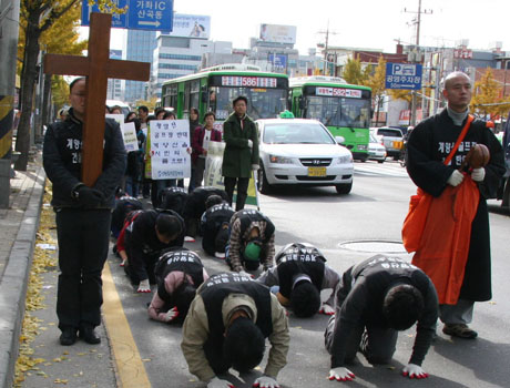 계양산 골프장 건설 반대를 위해 인천지역 시민사회와 종교계가 나섰다. 